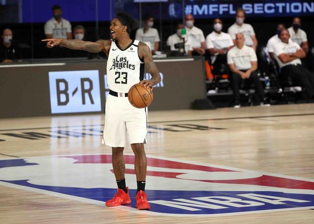 这也是她在 这也是她在