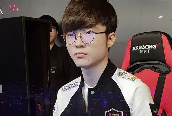 现出不屈的 现出不屈的